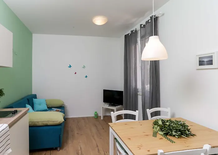 Karmen - One-bedroom With Terrace Olive Apartament *