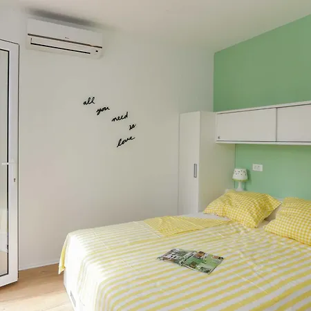 アパート Karmen - One-bedroom With Terrace Olive ドゥブロブニク