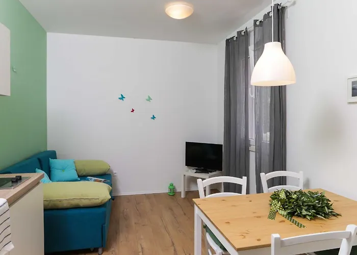 Karmen - One-bedroom With Terrace Olive *