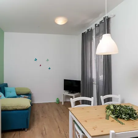 Karmen - One-bedroom With Terrace Olive Apartament *