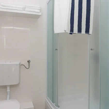 Karmen - One-bedroom With Terrace Olive Apartament *